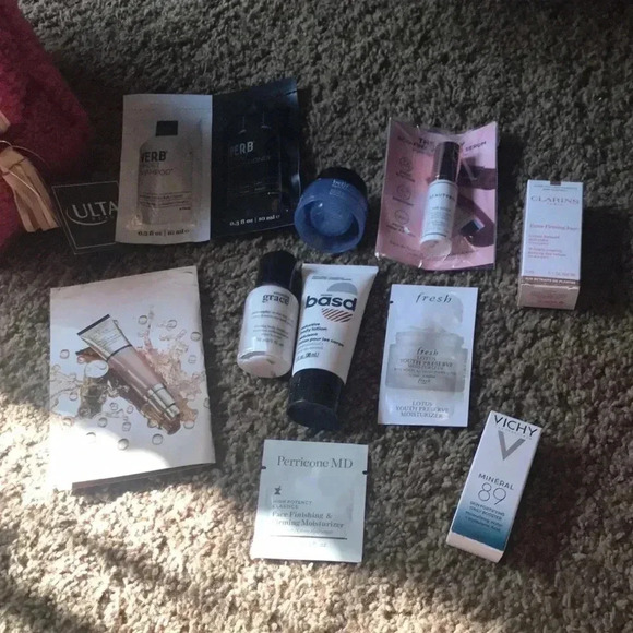 Makeup‎ samples - Picture 1 of 12